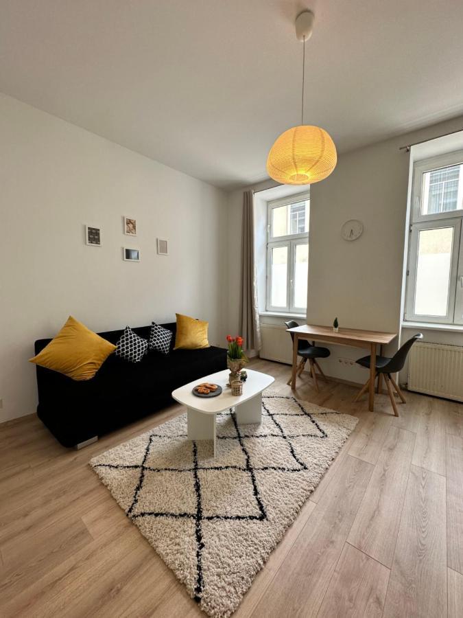 Cozy 8-Person Home In Vienna Located At Haberlgasse 82 N1 Экстерьер фото