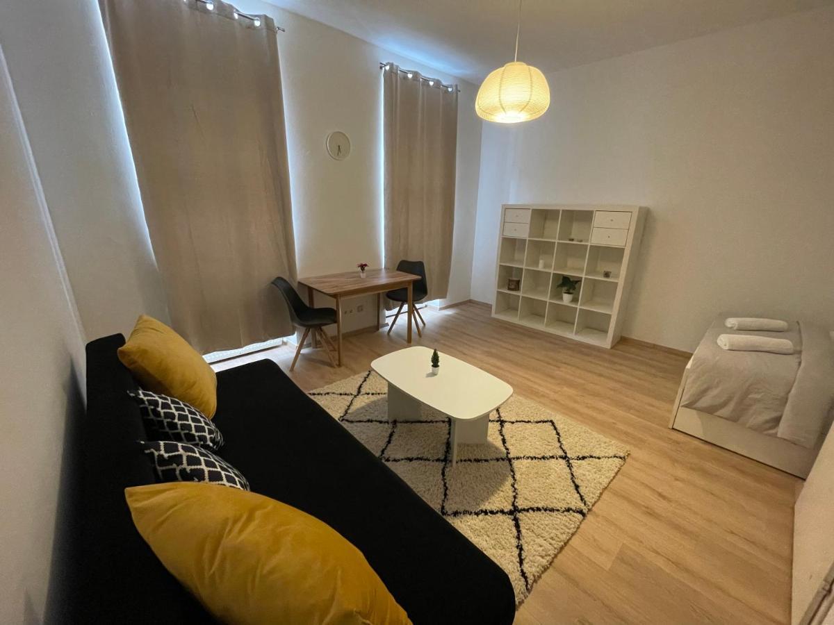 Cozy 8-Person Home In Vienna Located At Haberlgasse 82 N1 Экстерьер фото