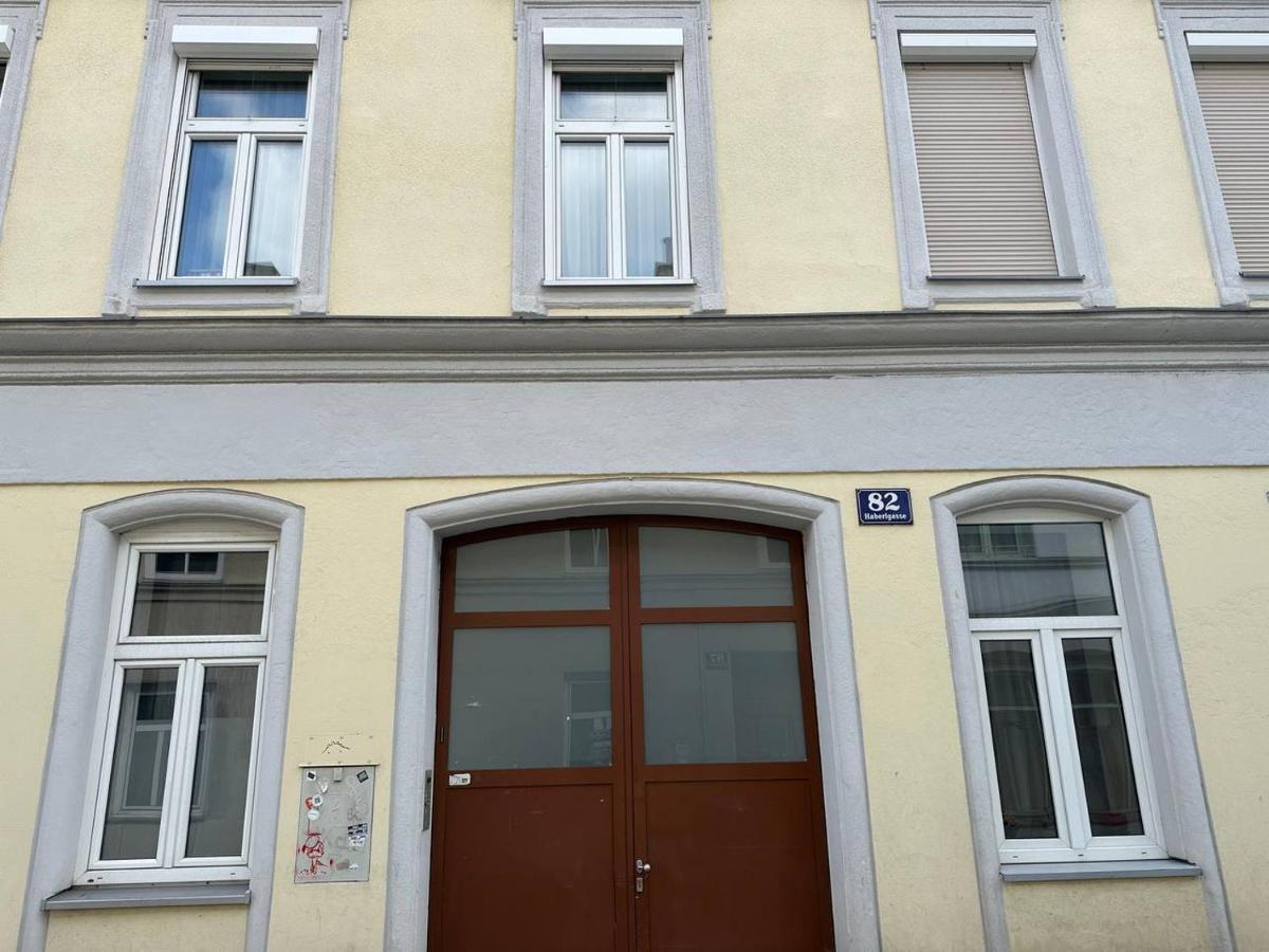 Cozy 8-Person Home In Vienna Located At Haberlgasse 82 N1 Экстерьер фото